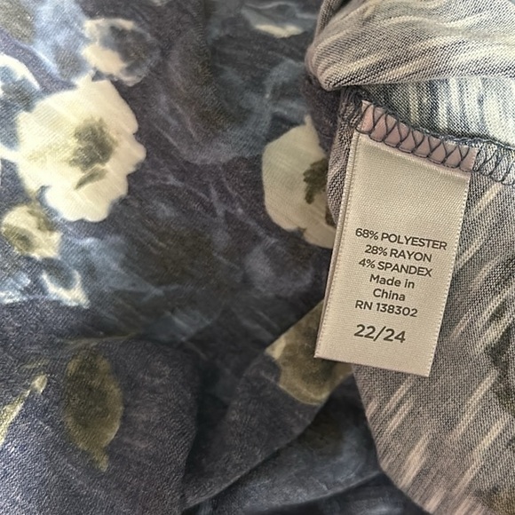 Blue Floral Avenue Blouse - Picture 4 of 4